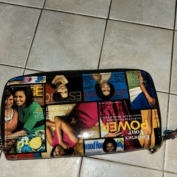 Glossy wallet purse to match in closet - Picture 7 of 8